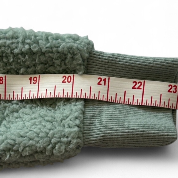 NWT Andrew Marc Soft green Sherpa sweater - Picture 11 of 12